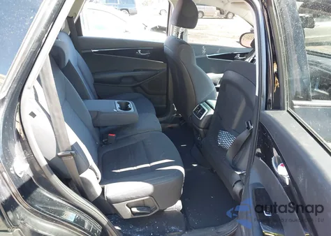 2019 Kia Sorento 2.4L L из США, поврежденный, VIN 5XYPG4A38KG595526